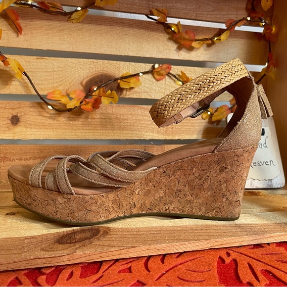 UGG Cork Wedges Size 8 - Picture 6 of 12